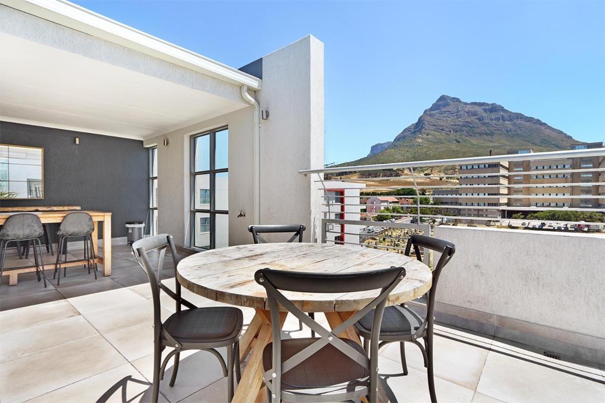 The Paragon Cosmo Sanctuary Sophisticated Mountain & Views